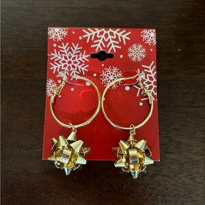 NWOT holiday bow earrings